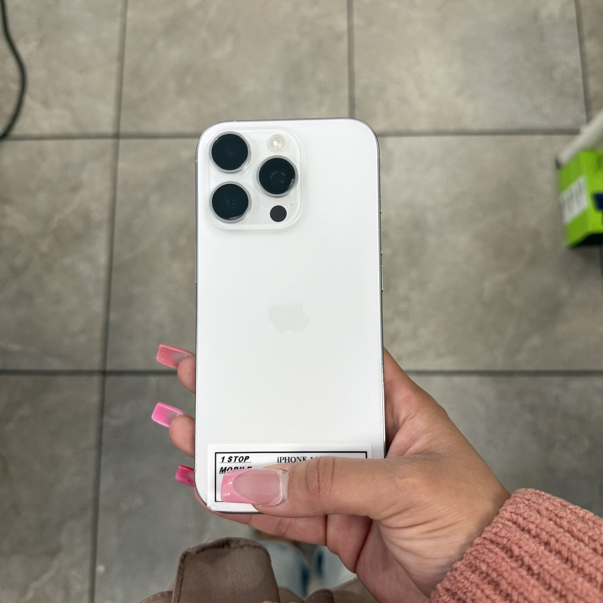 iPHONE 16 PRO UNLOCKED