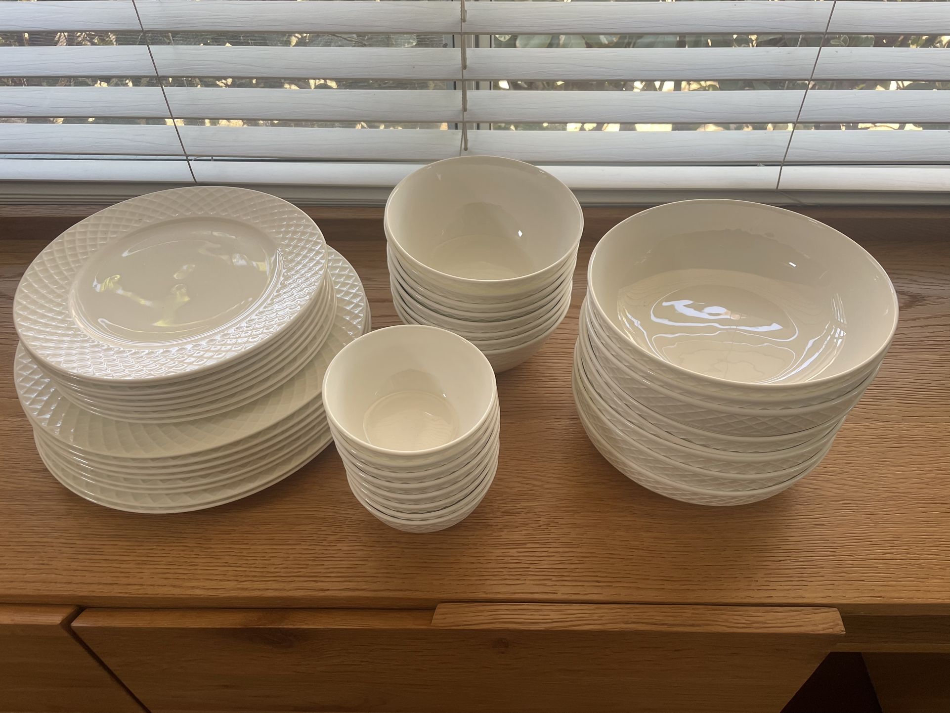 48 Piece Dinnerware Set (Dinner & Salad Plates Soup, Salad & Side Bowls)
