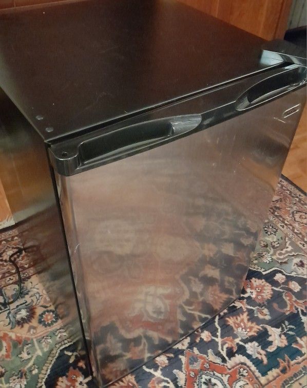 Haier Mini Bar Refrigerator