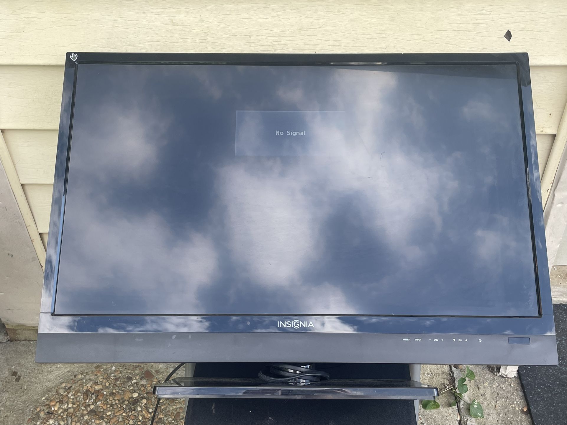 Insignia™ - 32" Class (31-1/2" Diag.) - LED - 720p - 60Hz - HDTV Model # NS-32D120A13