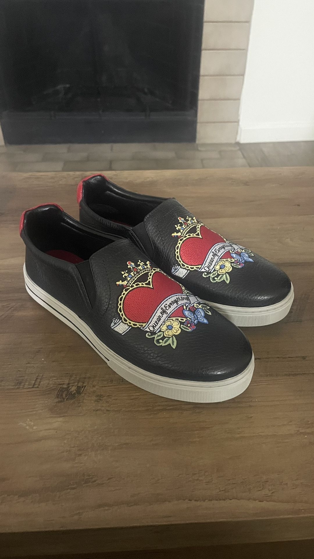 Brighton Crown Queen Of Everything Flowers Heart Shoes Sneakers Size 9 NEW