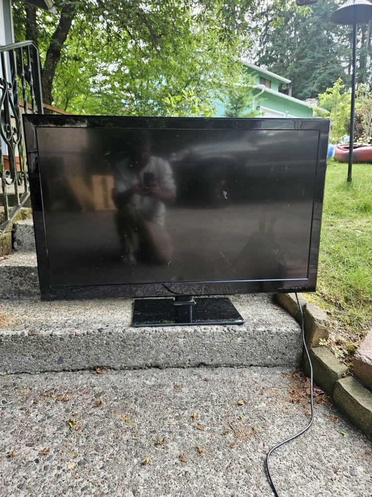 42" Insignia