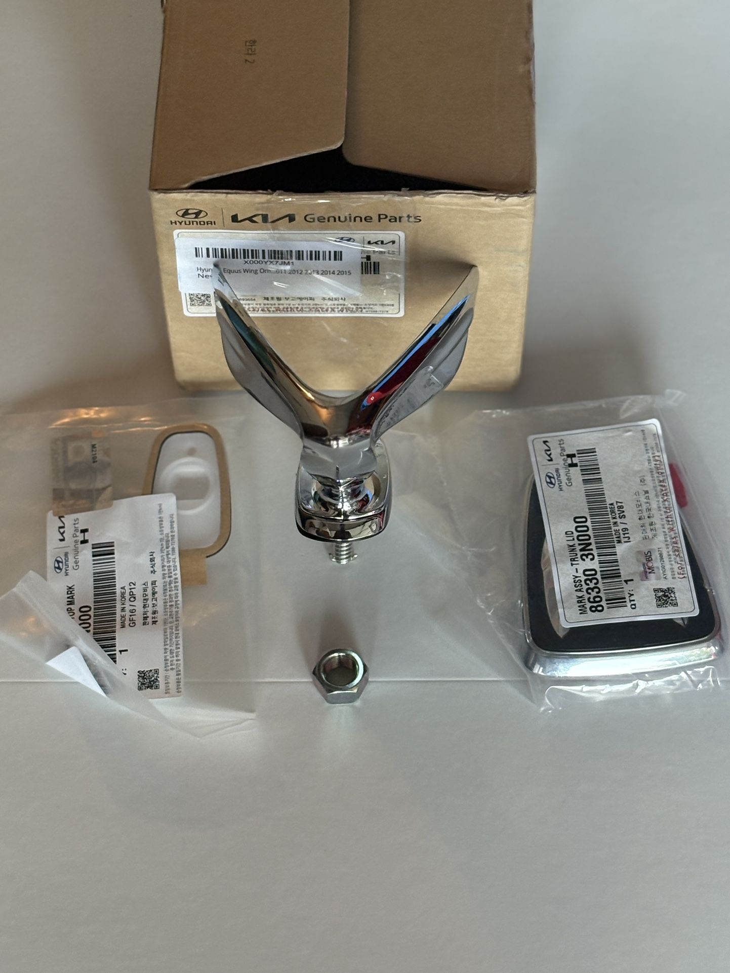 Hyundai Kia Genuine Parts Equus Wing Ornament 2010,2011,2012,2013,2014,2015