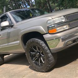 2000 Chevy Tahoe