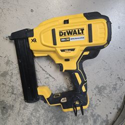 Dewalt 20V MAX XR Lithium-Ion Cordless 18-Gauge Narrow Crown Stapler