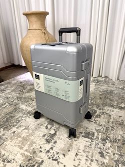 Signature Hardside Trunk Carry on Spinner Suitcase - Open Story