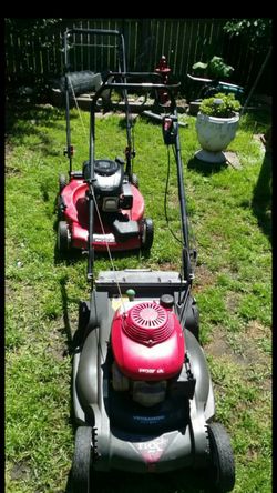 Working self propelled lawnmowers