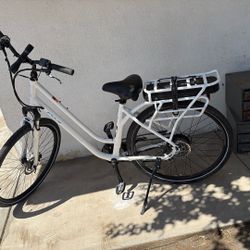 Fuji E Crosstown E Bike 