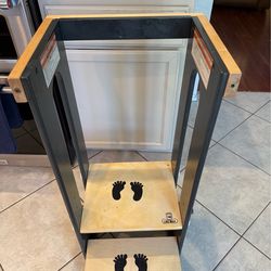 The learning tower- Toddler stand