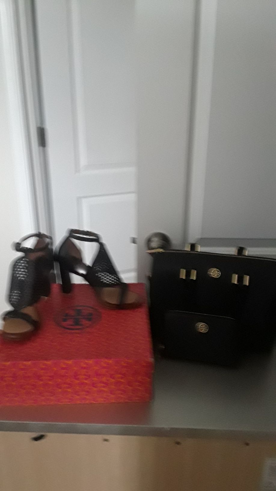 Purse and wallet new Tory Burch shoes size 7
