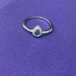 14k White Gold emerald Diamond Ring. Size 7 