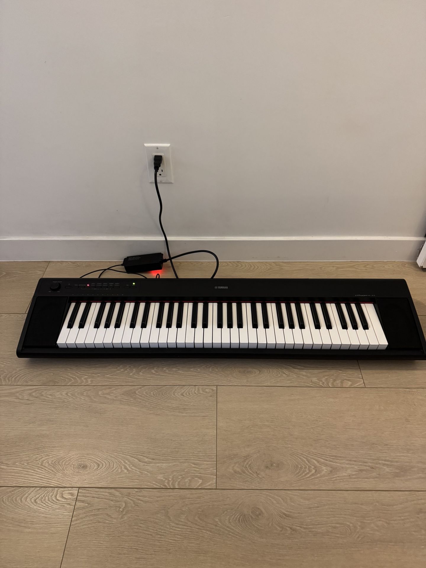 Yamaha NP-12B, 61-Key Piaggero Portable Keyboard Black TESTED