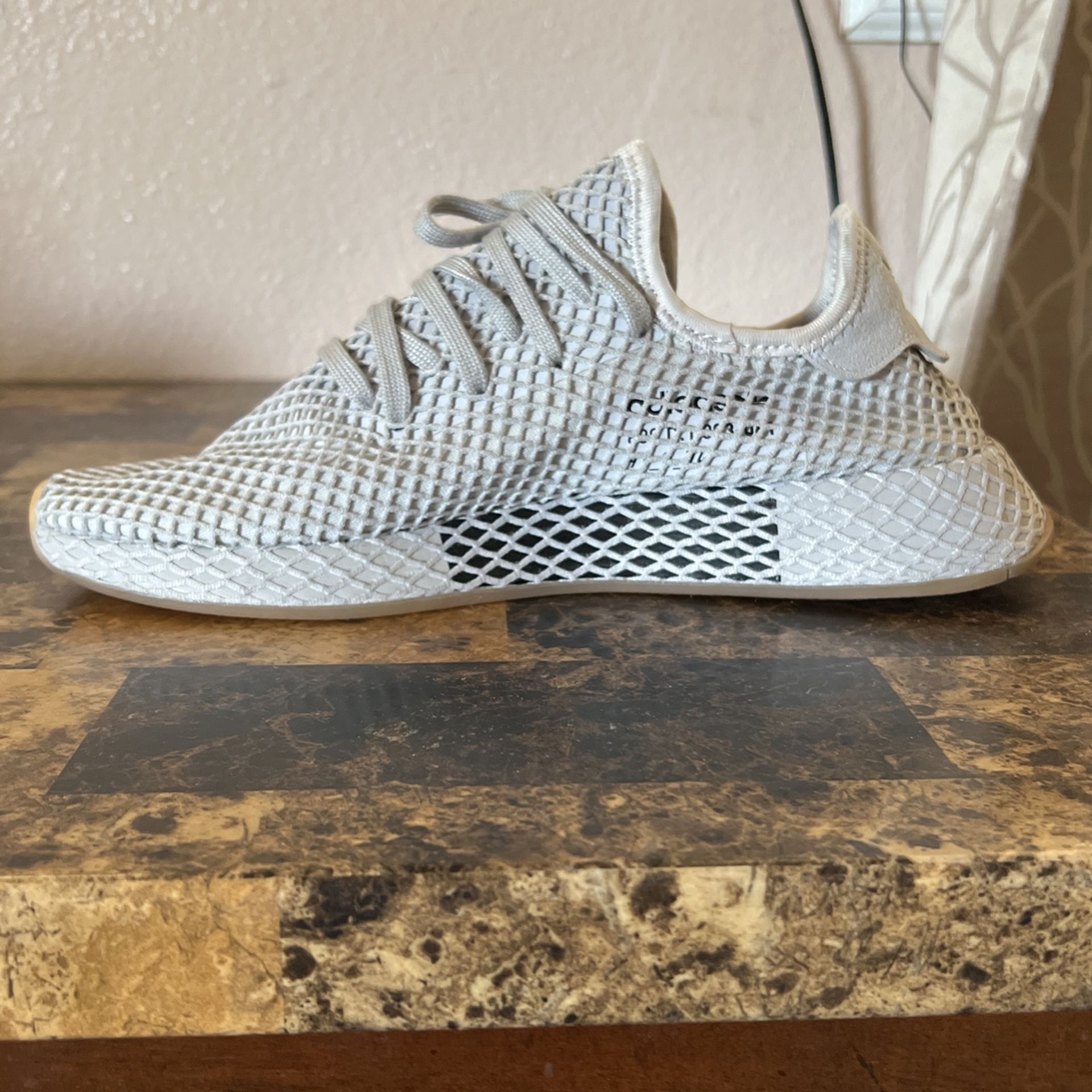 moed Geld lenende garage Adidas Deerupt Muted neons Grey Three for Sale in Santa Ana, CA - OfferUp