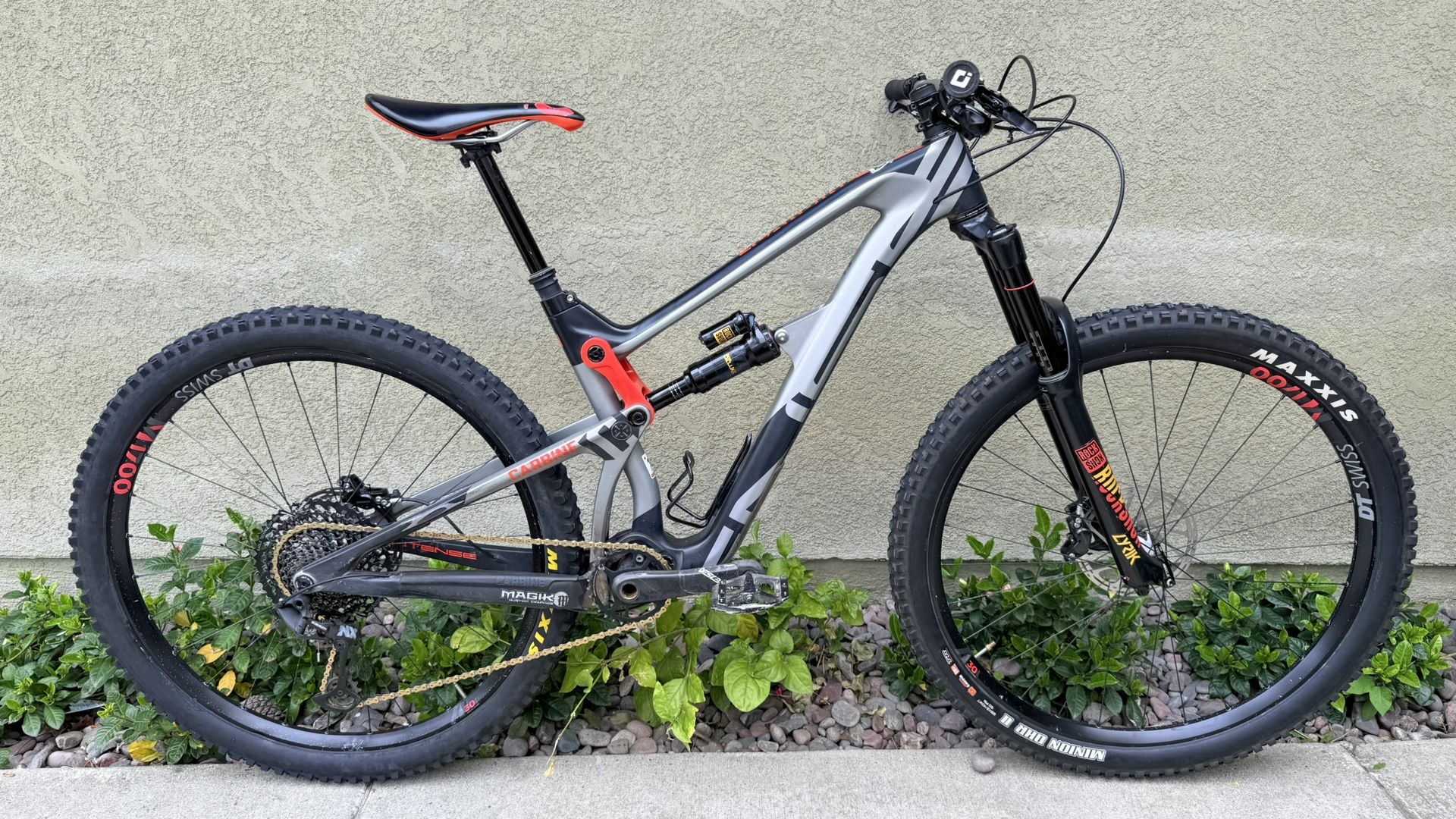 Intense Carbine 29 Carbon Fiber Full Suspension Mountain Bike