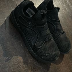 Puma tennis shoes