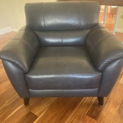 ETHAN a ALLEN LEATHER CHAIR 2 Years Young