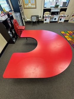 Commercial Preschool / Daycare Kidney Tables – Horseshoe Activity Tables