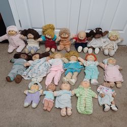 Cabbage Patch Kids Dolls 18 Of Them