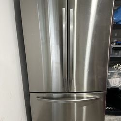  Samsung 28 cu. ft. French door fridge with Water Dispenser