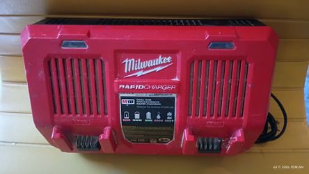 Milwaukee
M18 Simultaneous 18-Volt Lithium-Ion Dual Bay Rapid Battery Charger