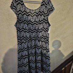 Brand new womens 3x dress, juniors plus and it's black and ivory.