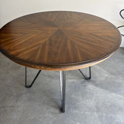 Round Table 
