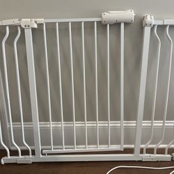 White tension baby gate with extenders 38-42”  Condition used - $20