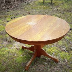 Antique Heirloom Oak Pedestal Table with Extra Leaves