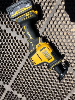 Hacksaw 20v dewalt w battery unused