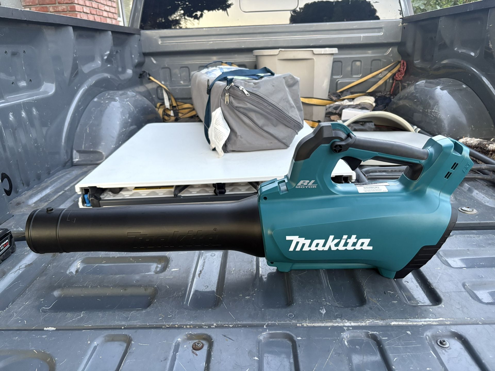 Makita Brushless Leaf Blower 