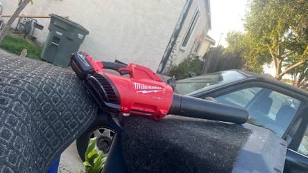 Milwaukee blower 18 volt