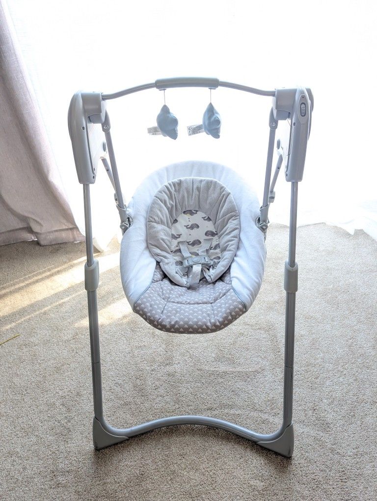 Graco Slim Spaces Compact Baby Swing