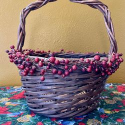 Adorable Primitive Faux Cranberry Whicker Basket