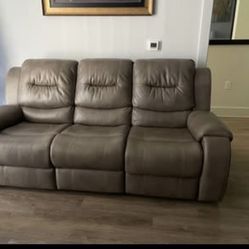 Leather Recliner Sofa (Excellent Condition)