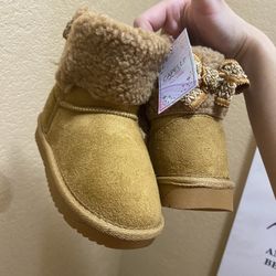 New Girly kids Boots Size 10 🧸