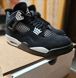 Air Jordan 4 White Thunder men size 9.5 (used)