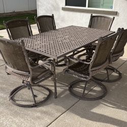 Patio Table And Six Chair 