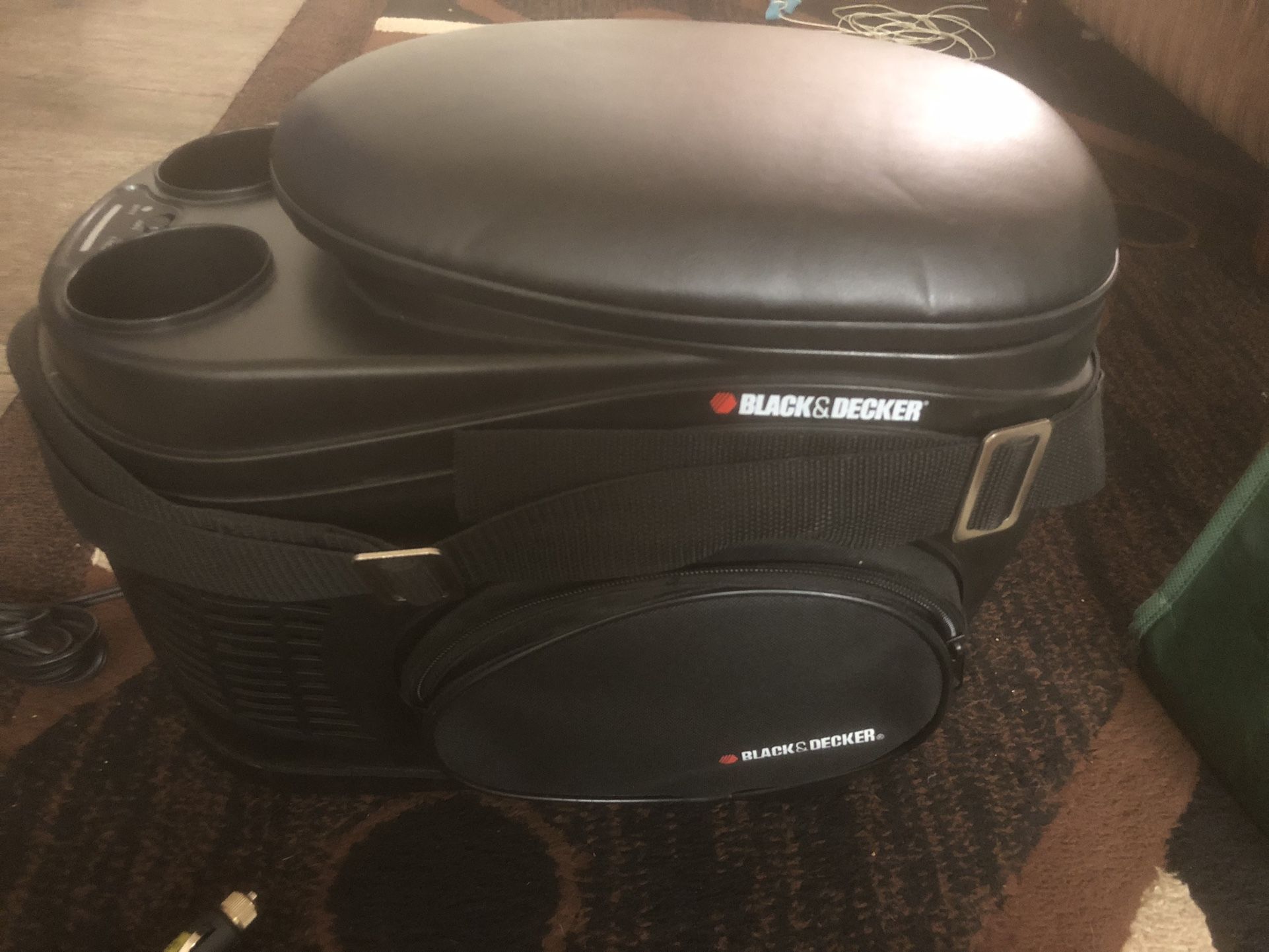 BLACK+DECKER TC212B Portable Travel Cooler/Warmer with 12V DC Power Adaptor: 12 Can, 2.3 Gallon Capacity