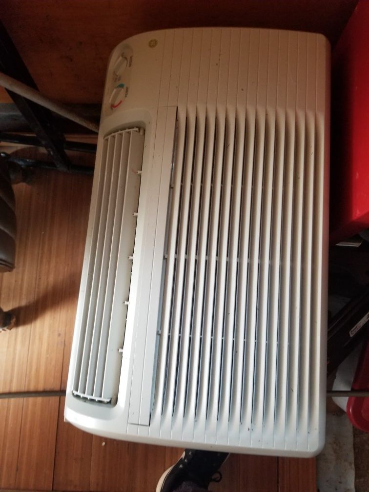 Ac/heater window unit