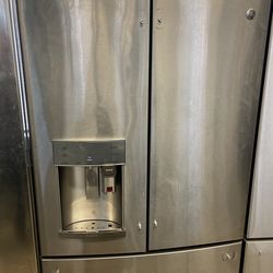 GE REFRIGERATOR AND STOVE 