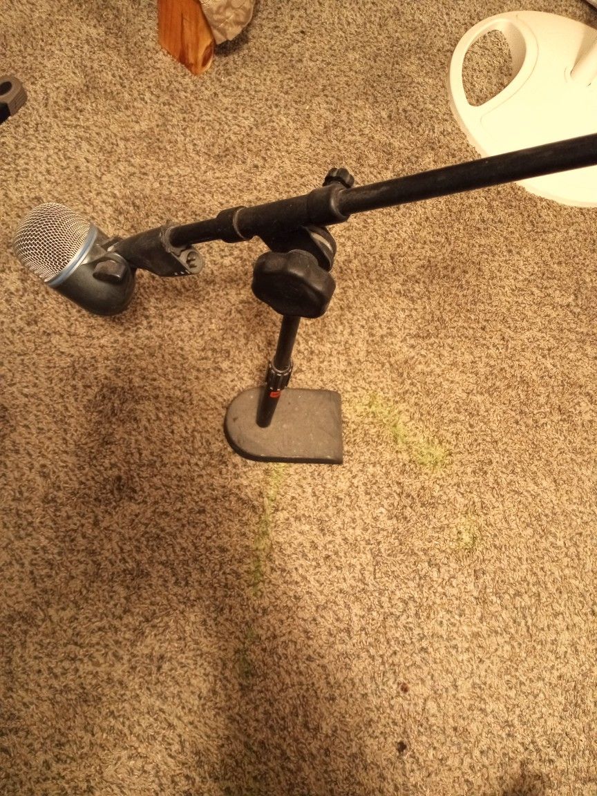 Beta52 Bass Drum Mic With Adam Stand