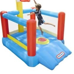 BOUNCE HOUSE WITH BASKETBALL HOOPS 