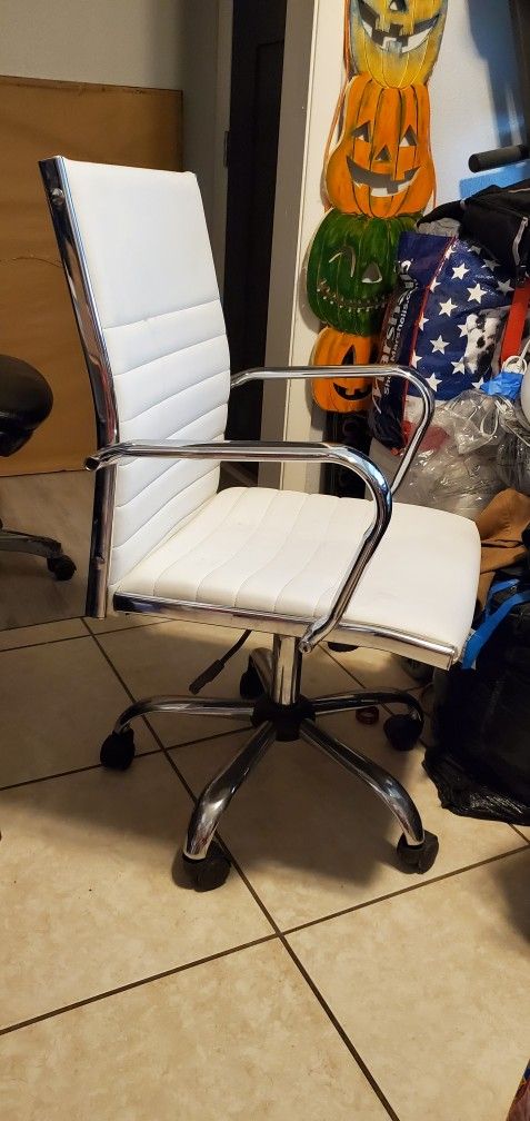 Used White Rolling Chair