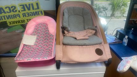 Baby Girl Relaxing Seats