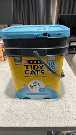Cat kitten food, treats
