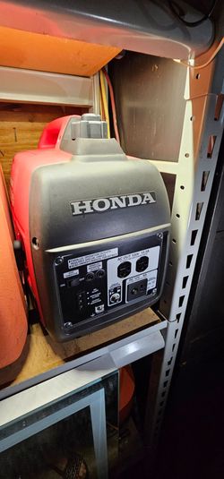 Honda EU INVERTER GENERATOR 2000i - LIKE NEW