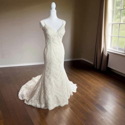 JULIAN ALEXANDER Ivory Lace Wedding Dress