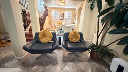 Elegant set of two swivel accent chairs in excellent condition