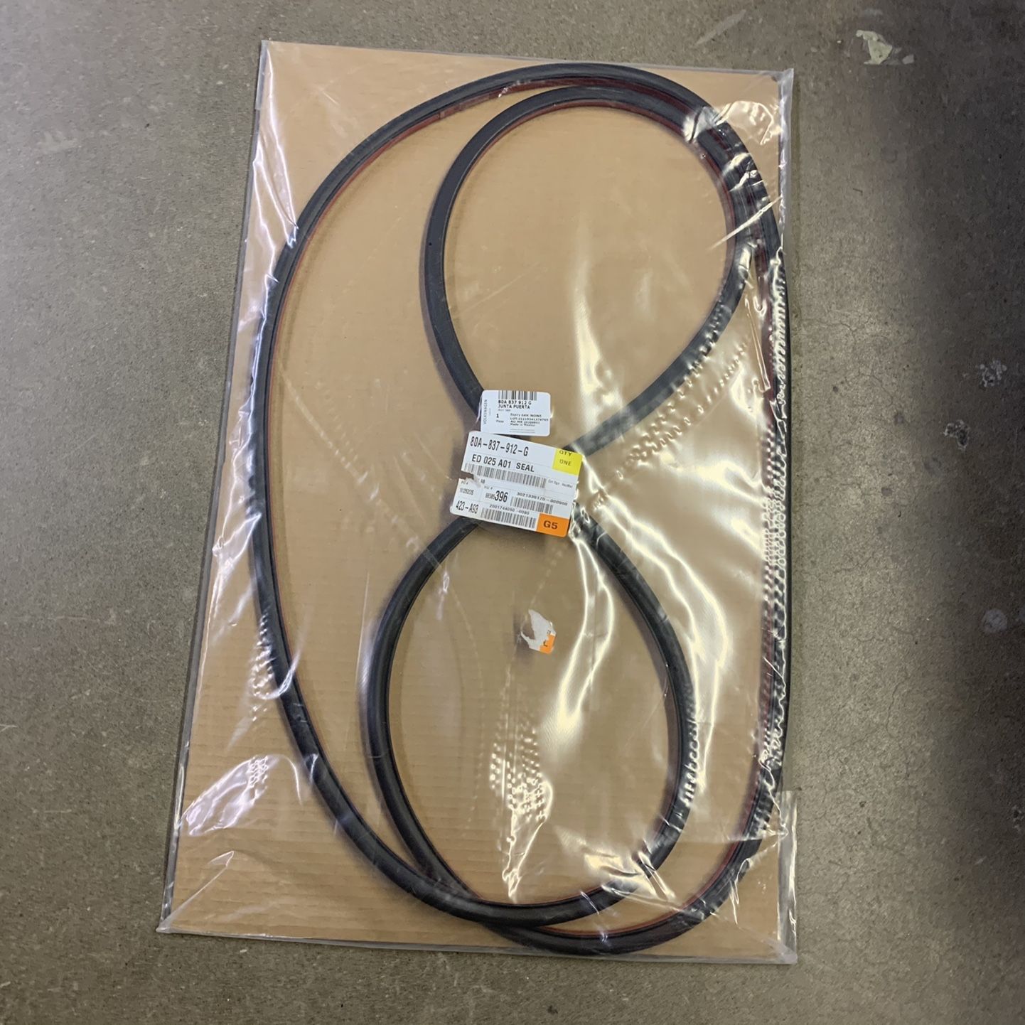 AUDI SQ5 FRONT PASSENGER SIDE DOOR RUBBER SEAL 80A837912G OEM