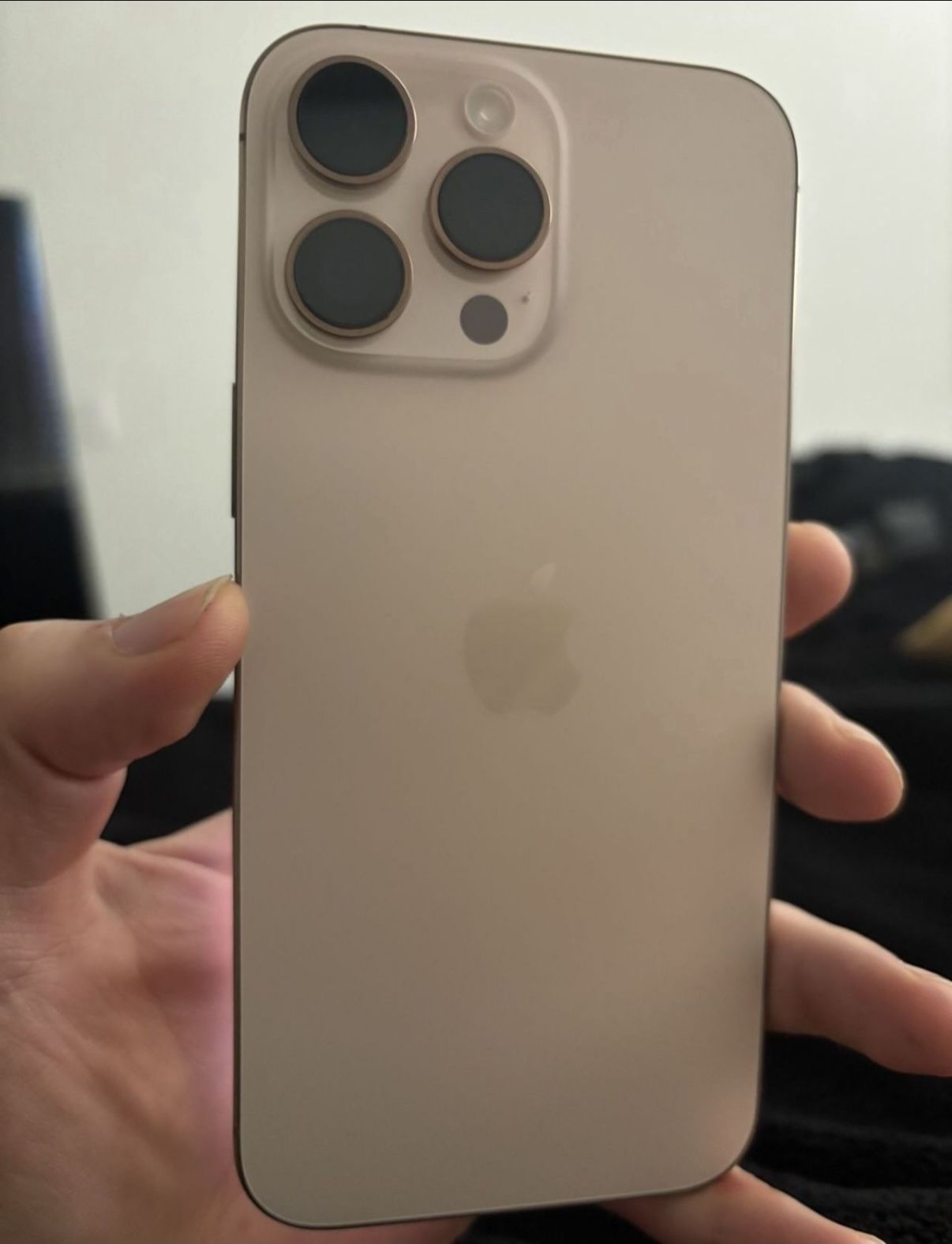 Apple iPhone 16 Pro Max AT&T Or Cricket 256gb Gold Color 10/10 Condition